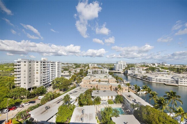 Building Photo - 900 Bay Dr