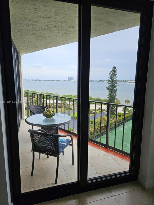 Building Photo - 5420 N Ocean Dr