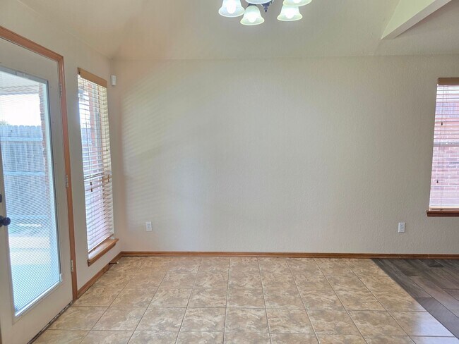 Building Photo - Great Home in Edmond School District + Ref...