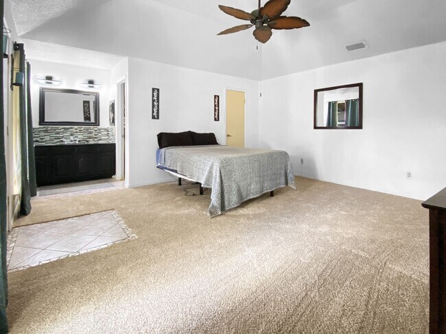 Building Photo - Beautifully Maintained 3 bedoom 2 bath Rental Home that Blends Comfort, Modern Convenience, and T...