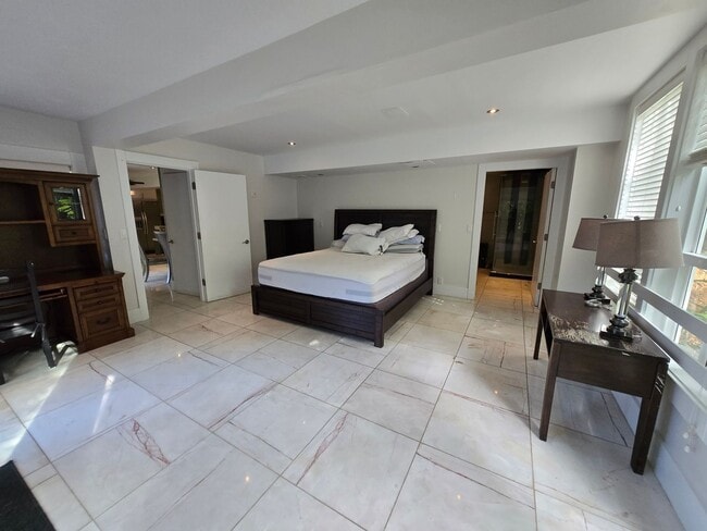 Building Photo - 1 Bedroom Haiku Getaway