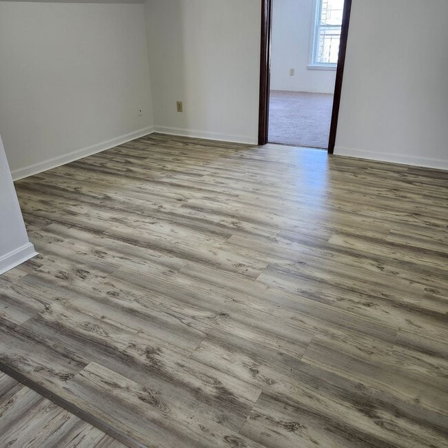 Building Photo - 23 Brook St