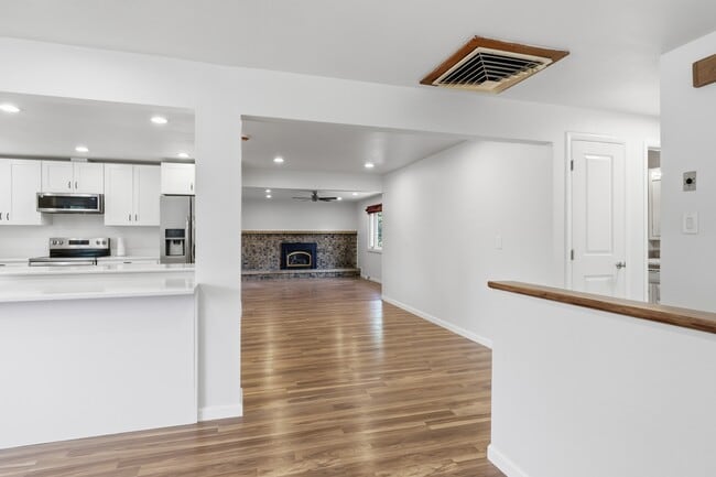 Building Photo - 122 Helena Cir