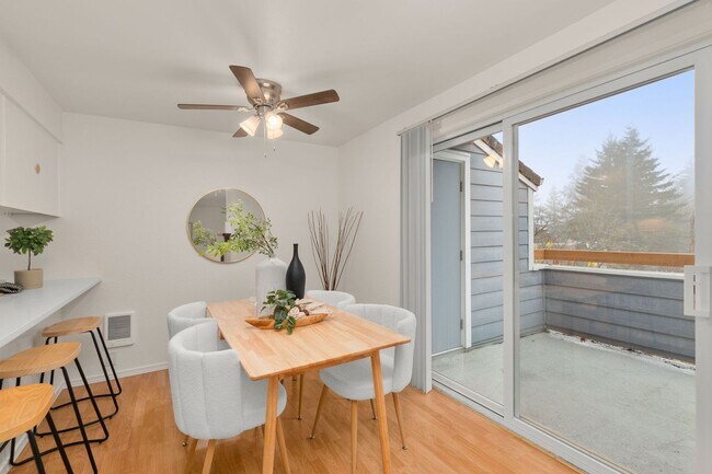 Building Photo - Charming 2 Bed/1 Bath Lake Oswego Condo in Eagle Crest Community