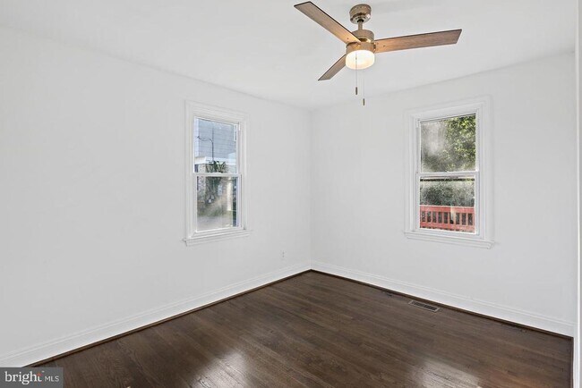 Building Photo - 423 Ingleside Ave