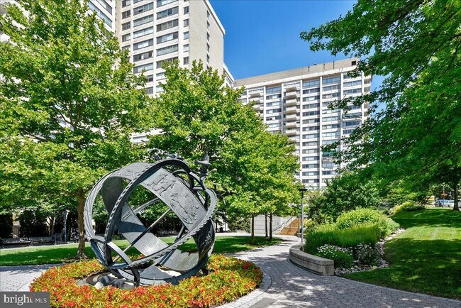Building Photo - 4601 N Park Ave