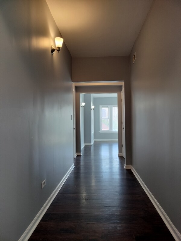Building Photo - 2525 E 72nd Pl