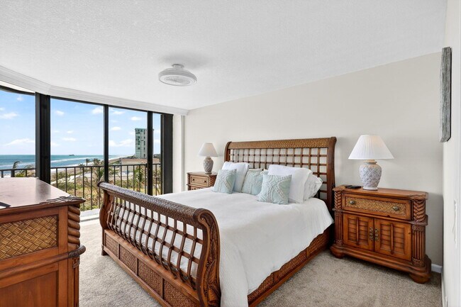 Building Photo - 9650 S Ocean Dr