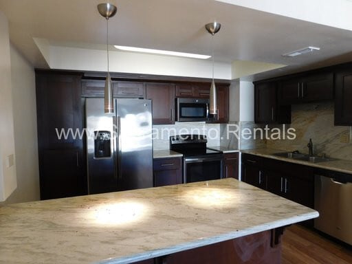 Building Photo - Spacious Updated 2bd/2ba Downtown Condo - Great Location!