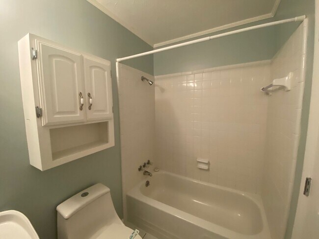 Building Photo - 2408 Dundee Dr