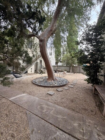 Building Photo - 164 N Clark Dr