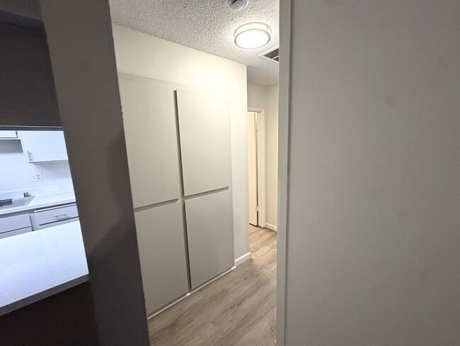 Building Photo - Wonderful 2bd/2ba Fair Oaks Duplex with Garage