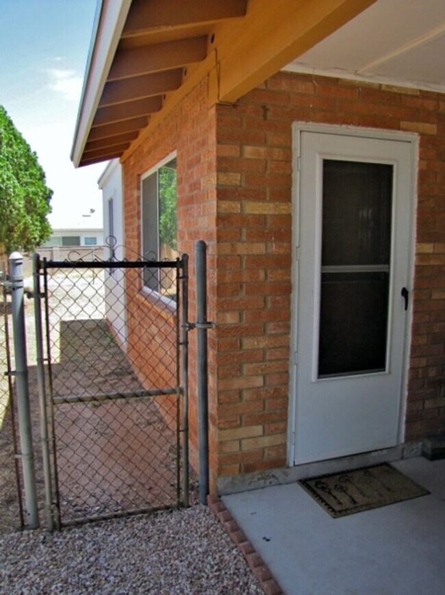 Building Photo - 3BR/2BA w/ central A/C in Sierra Vista, AZ