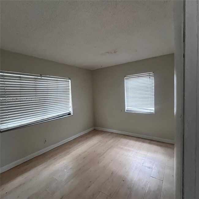 Building Photo - 114 SW 67th Terrace