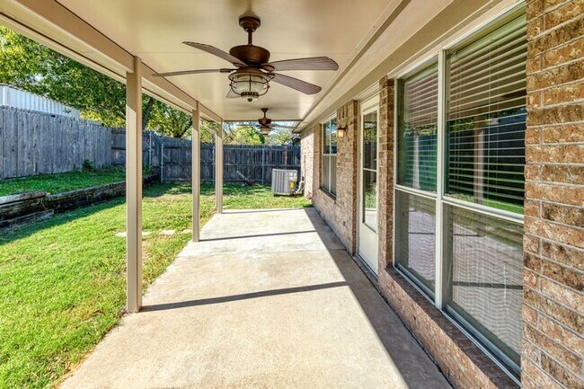 Building Photo - Move in Ready! 3 Bed/ 2 Bath in White Sett...