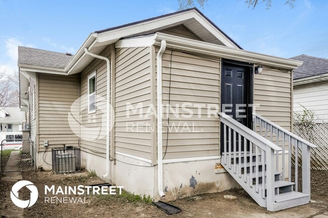 Building Photo - 319 S 43rd St