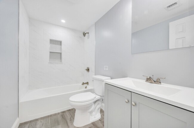 Building Photo - 615 Macdonald Ave