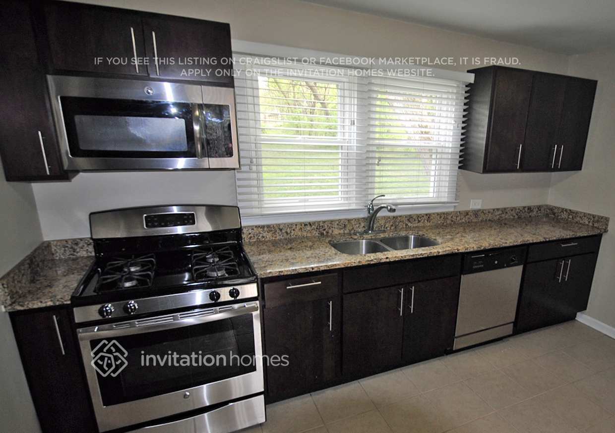 Building Photo - 20839 N Cumnor Ave