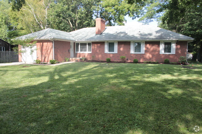 Building Photo - 2010 S Race St