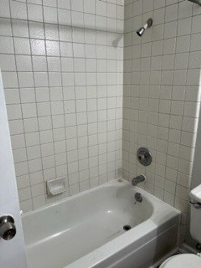 Building Photo - 490 Highland Ave
