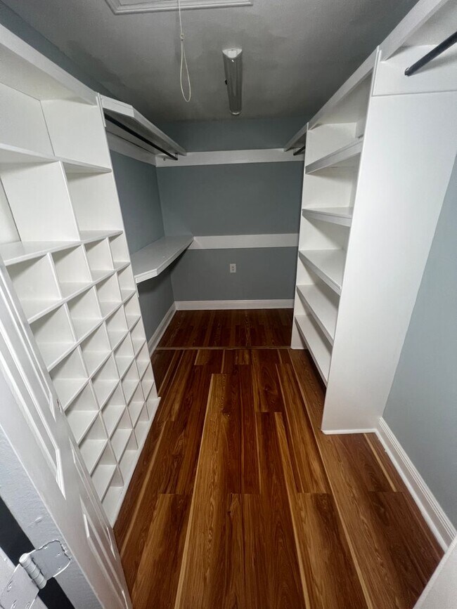 Building Photo - Beautiful 4/3 Home in North East Jackson