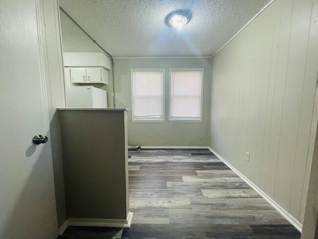 Building Photo - 225 SE 121st Rd