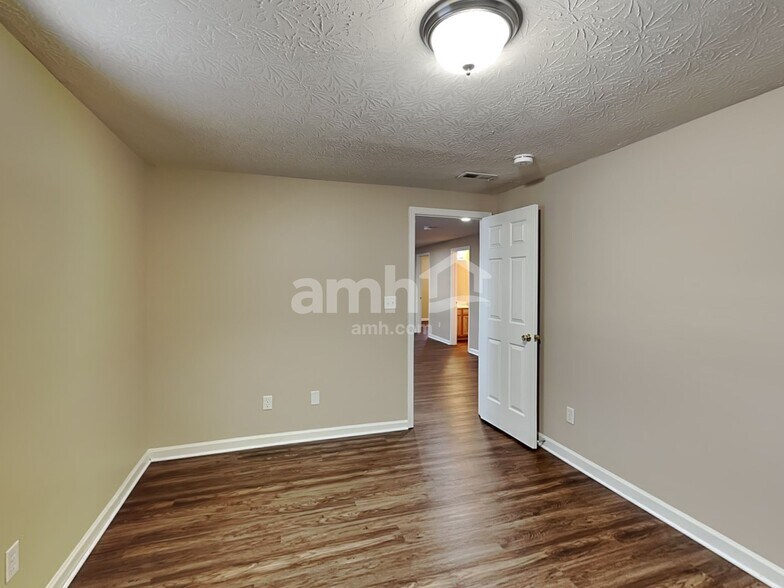 Building Photo - 300 Water Ridge Ct