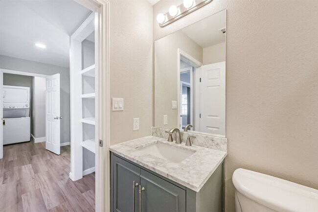 Building Photo - 1266 Dove St