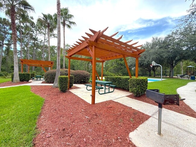 Building Photo - Spacious 5BR/3.5BA Home with Huge Backyard...
