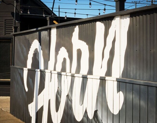 Building Photo - 1058 18th St