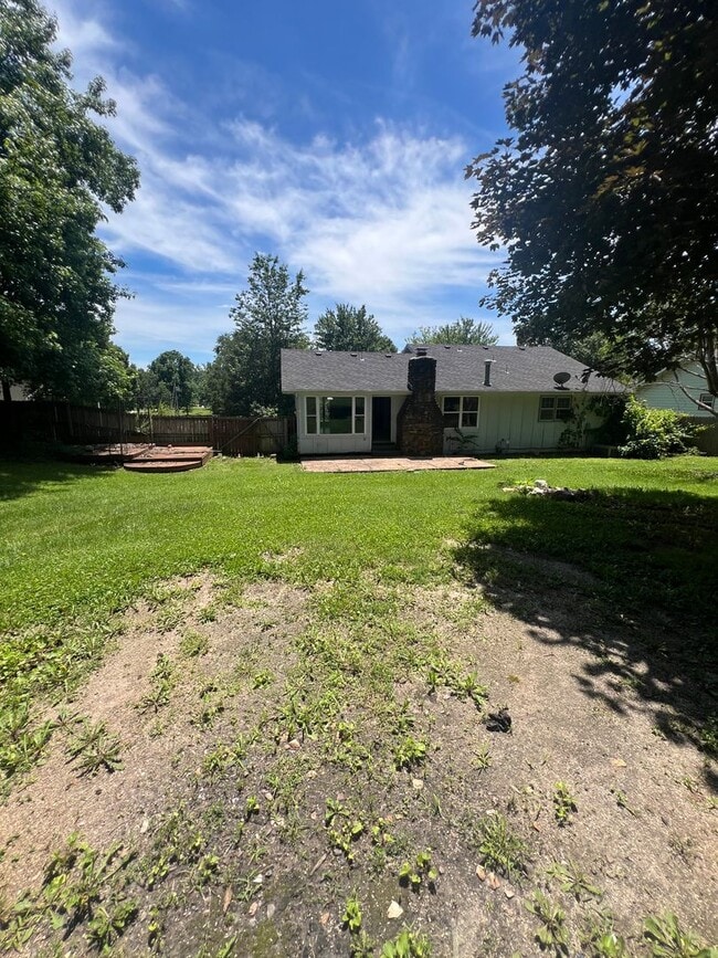 Building Photo - 4 bedroom/2 bath house