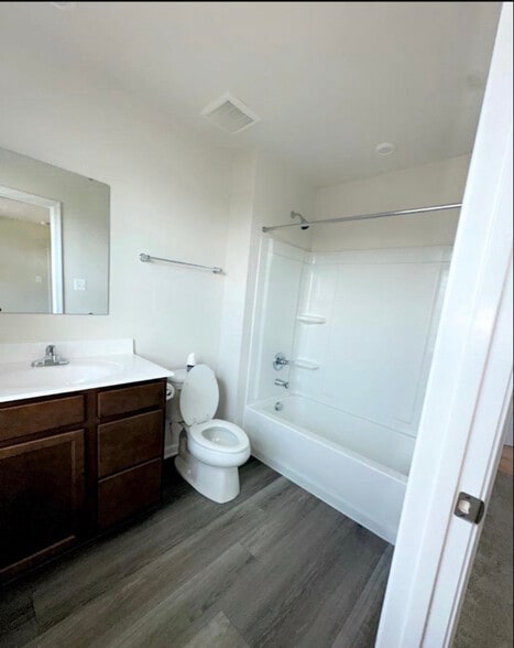 Building Photo - 83 Charlotte St