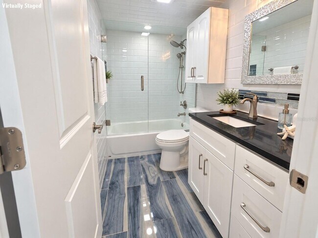 Building Photo - 7625 Sun Island Dr S