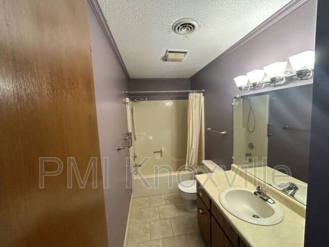Building Photo - 1427 Moorgate Dr