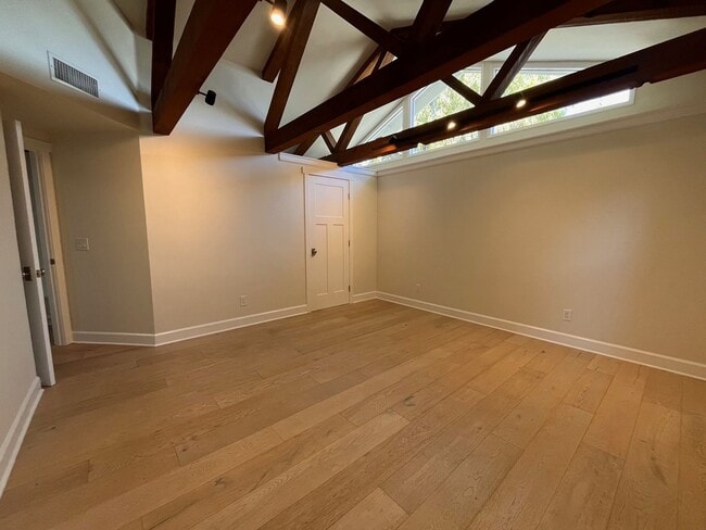 Building Photo - Most Charming Home in La Costa