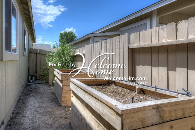 Building Photo - Single level Damonte Ranch Home with a Lar...