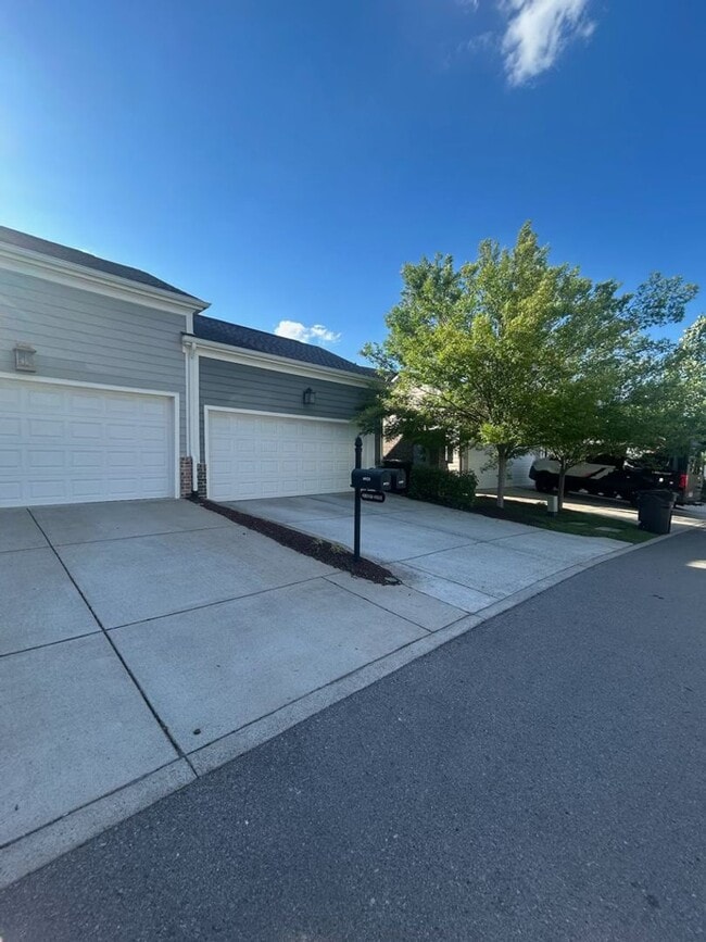 Building Photo - 3BR End-Unit in Westhaven | Main-Level Primary + Office + Bonus Room