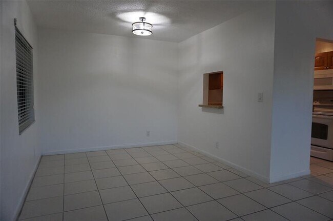 Building Photo - 2201 NE 36th St