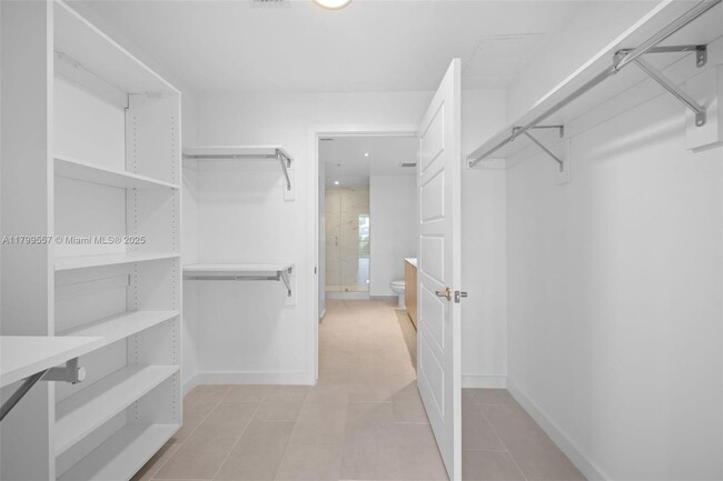 Building Photo - 2150 N Bayshore Dr
