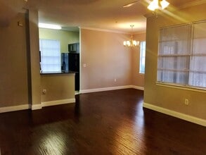 Building Photo - GOLF COURSE VIEW - FULLY UPGRADED WITH LAMINATE FLOORS & GRANITE COUNTERS