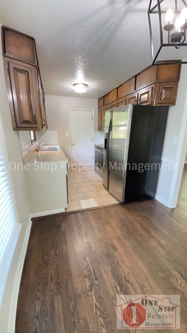 Building Photo - Beautiful 3 Bedroom 1 Bathroom in Independ...