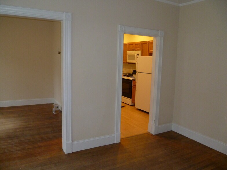 Building Photo - 129 Grandview St