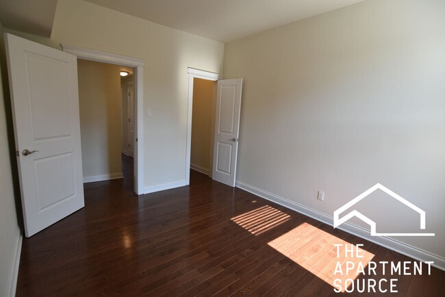 Building Photo - 3804 N Pine Grove Ave