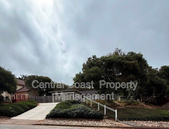 Building Photo - 9465 Valley Oak Way
