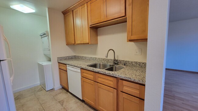 Building Photo - 4902 Lowry Rd