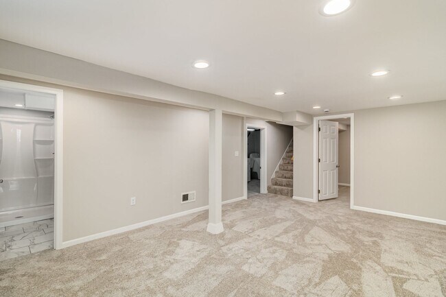 Building Photo - Beautiful 4 Bed 2 Bath Home With Fence and...