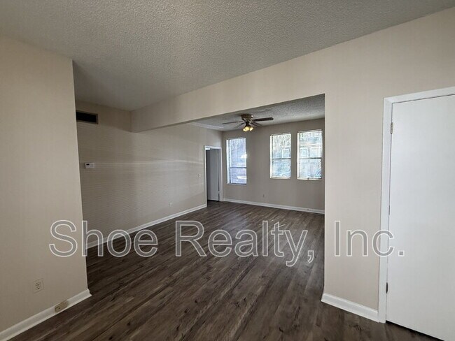 Building Photo - 2545 Oak St