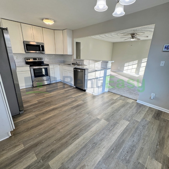 Building Photo - 1327 Hazel Ave