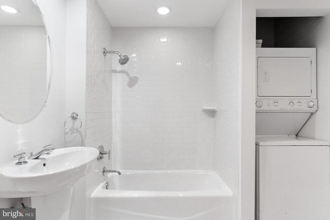 Building Photo - 1352 South St