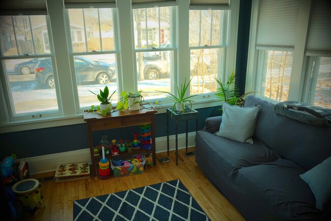 Front sunroom - 4136 Elliot Ave